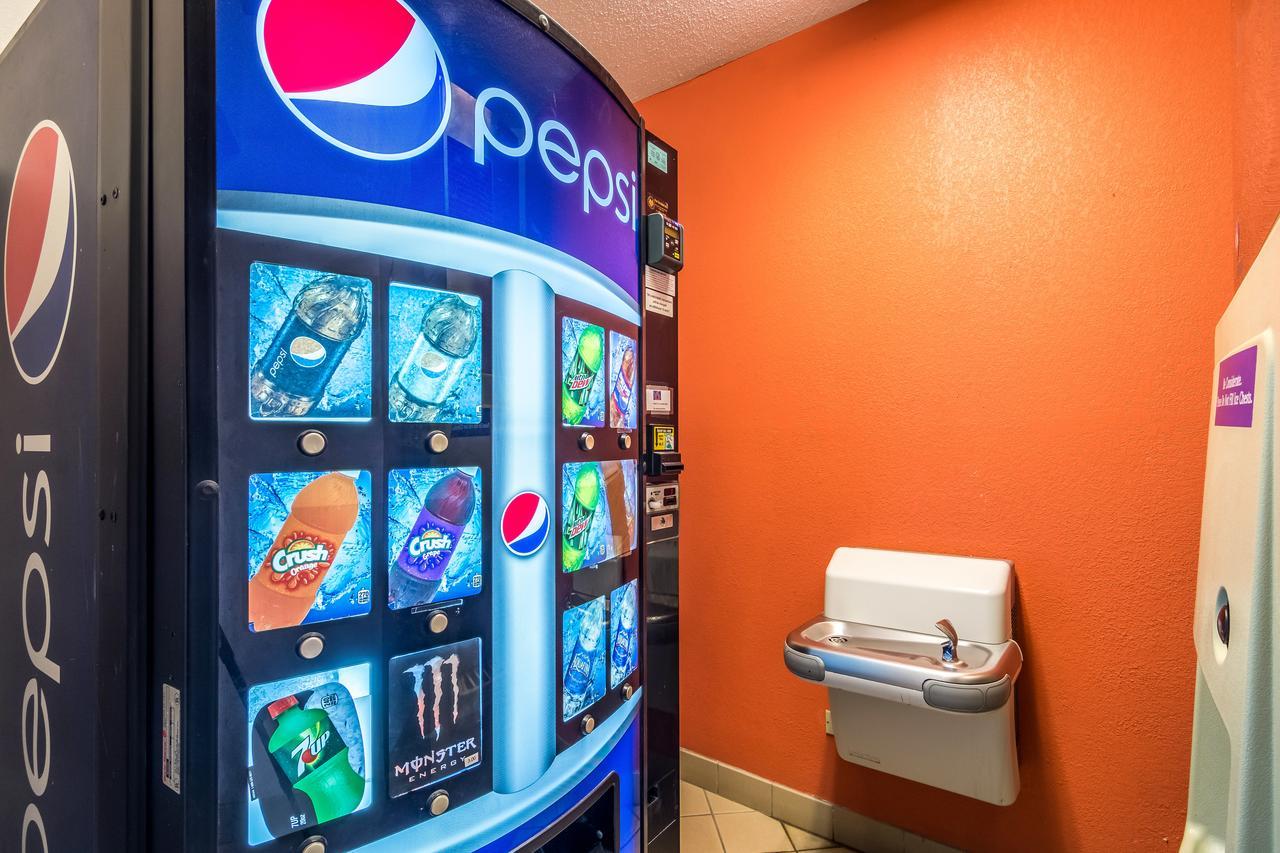 Motel 6-Harvey, Il Bagian luar foto