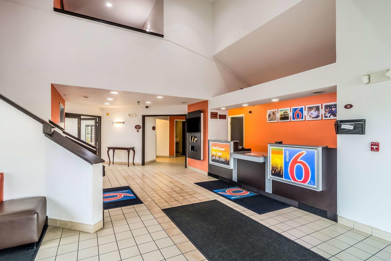 Motel 6-Harvey, Il Bagian luar foto