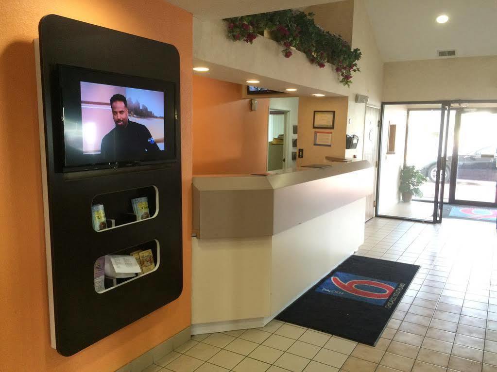 Motel 6-Harvey, Il Bagian luar foto